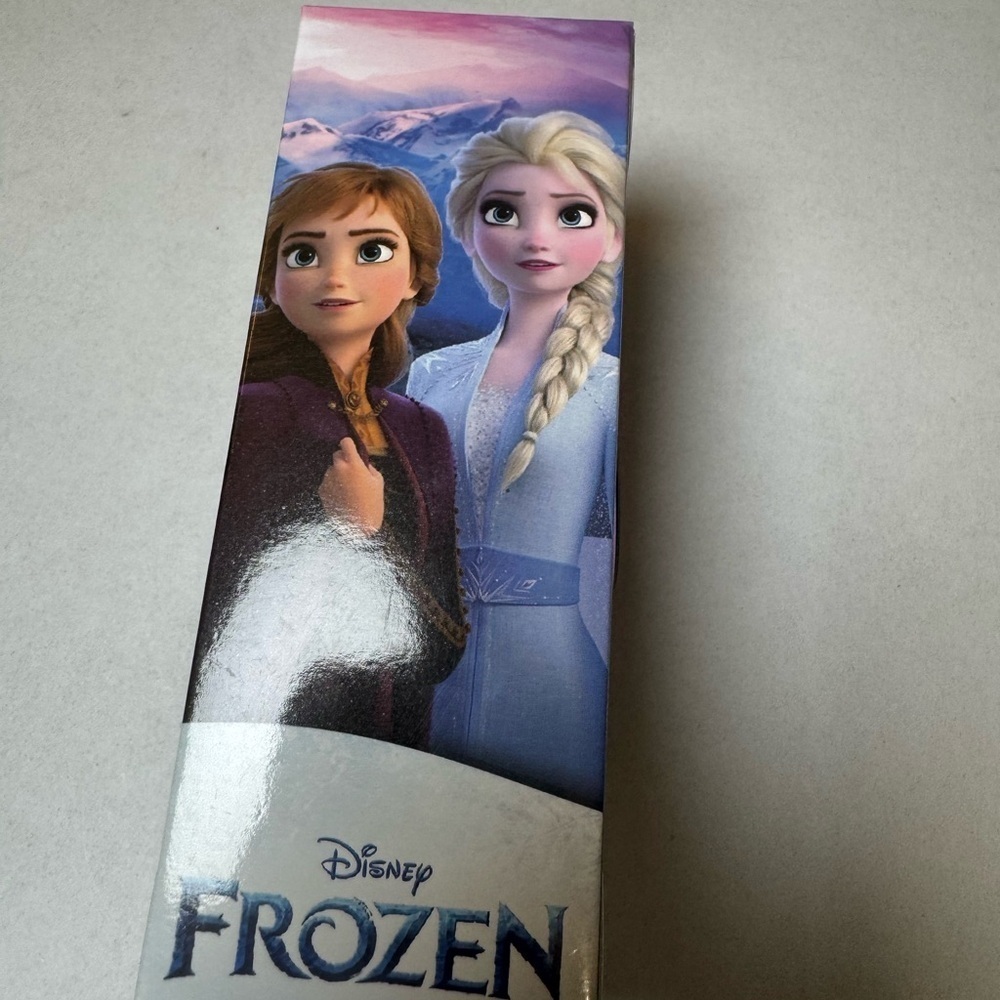 FrozenGirl's Children's LED Watch with Round Case and Printed Silicone Strap - Picture 7 of 8